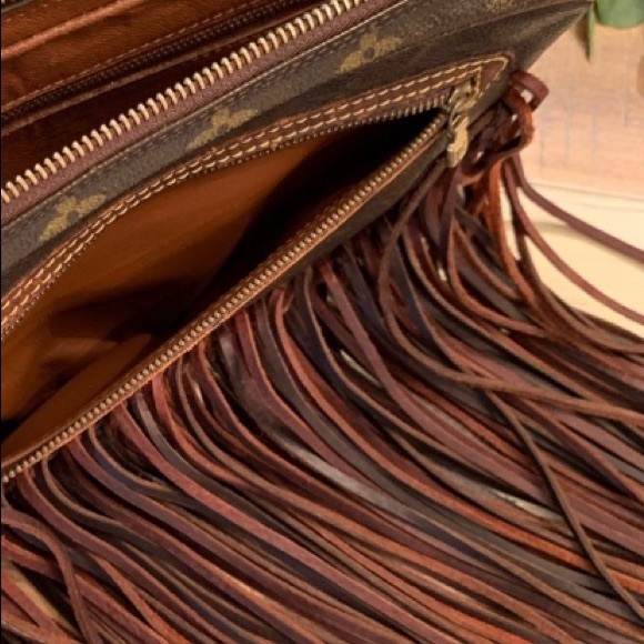 Louis Vuitton boho fringe w 52” leather crossbody strap - Picture 7 of 7